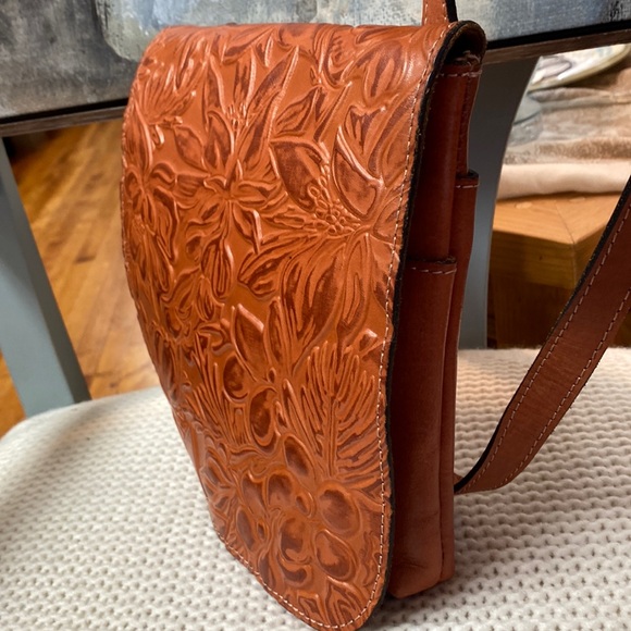 *SOLD*Patricia Nash Granada Floral Crossbody In Dusty Rose - Picture 3 of 15